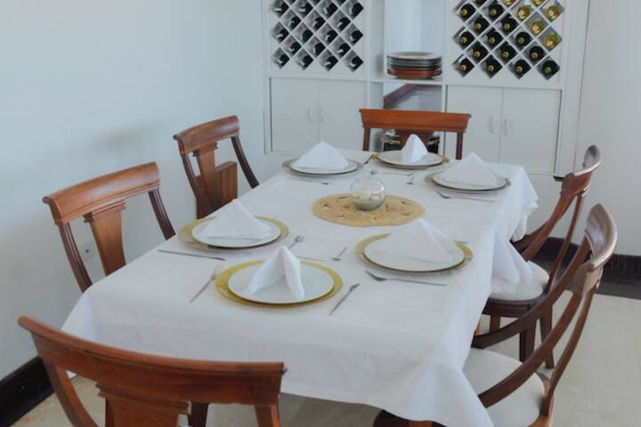 Dining 37 of 77