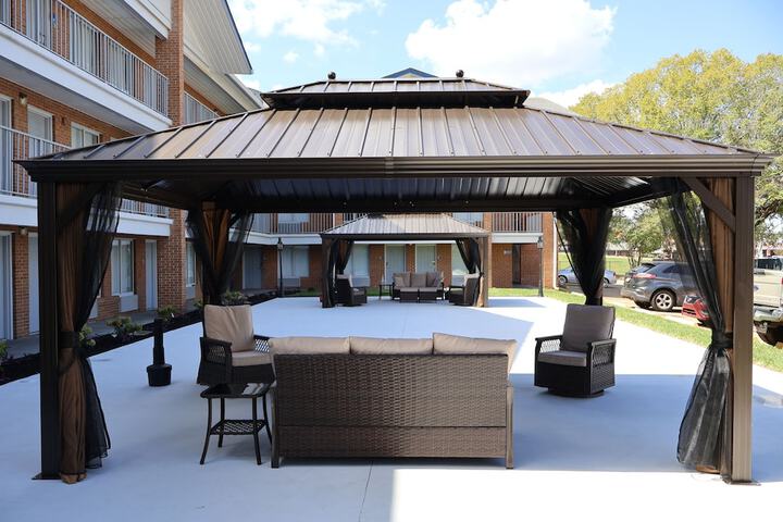 Hotel Exterior 47 of 49