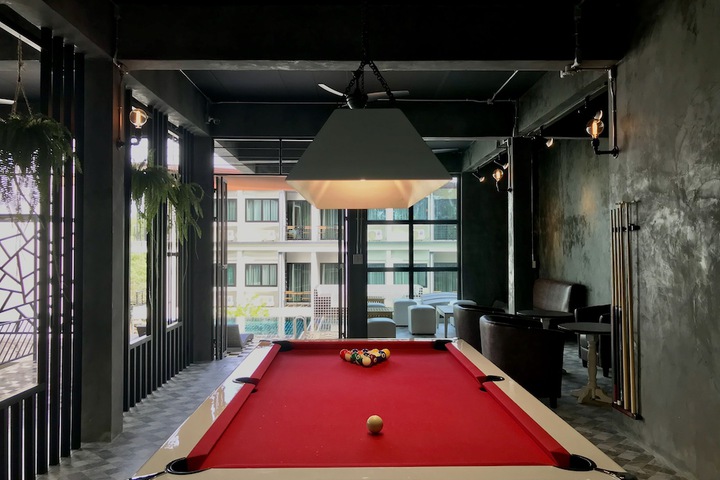 Lounge 39 of 48