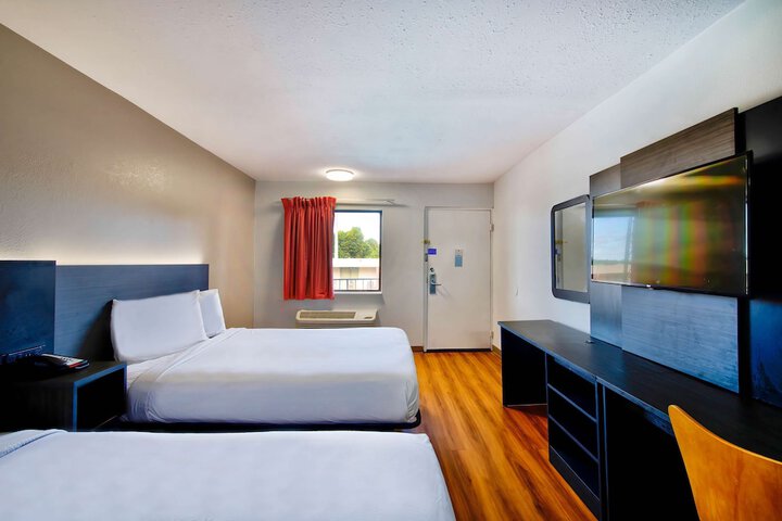 2 Double Beds (6 of 8)