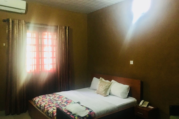 Room 14 of 30