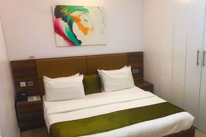 Room 10 of 17