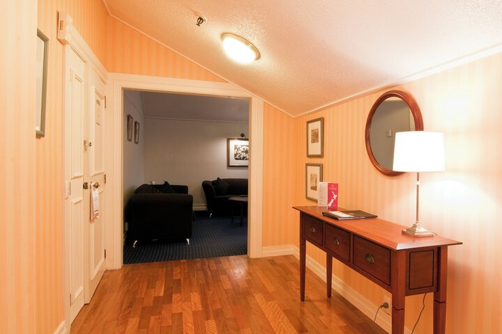 Room 7 of 109