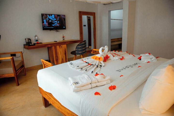 Room 4 of 8