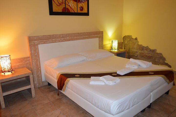 Room 3 of 44