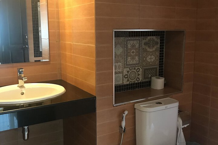Room 53 of 66