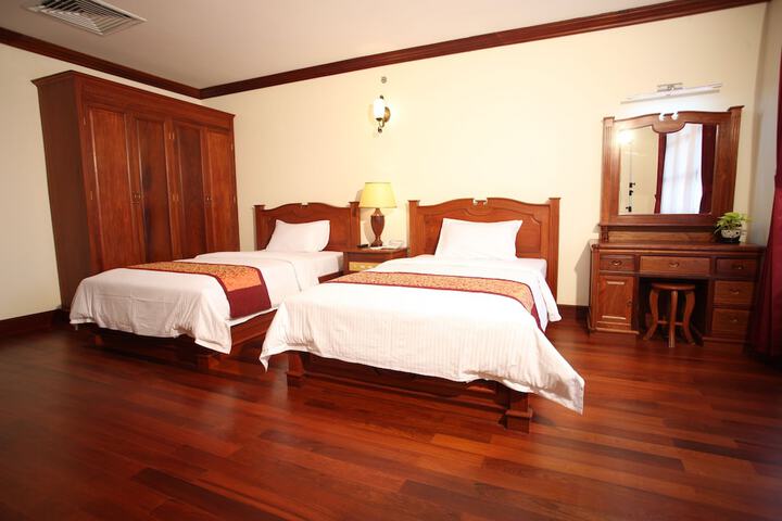 Room 4 of 52
