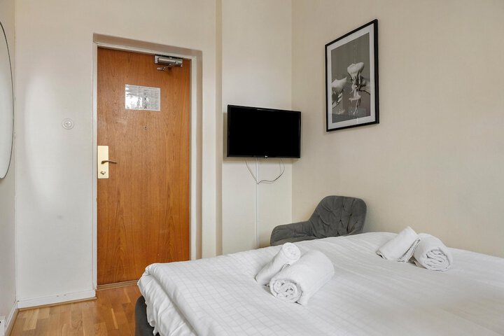 Room 51 of 133
