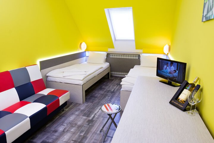 Room 20 of 99