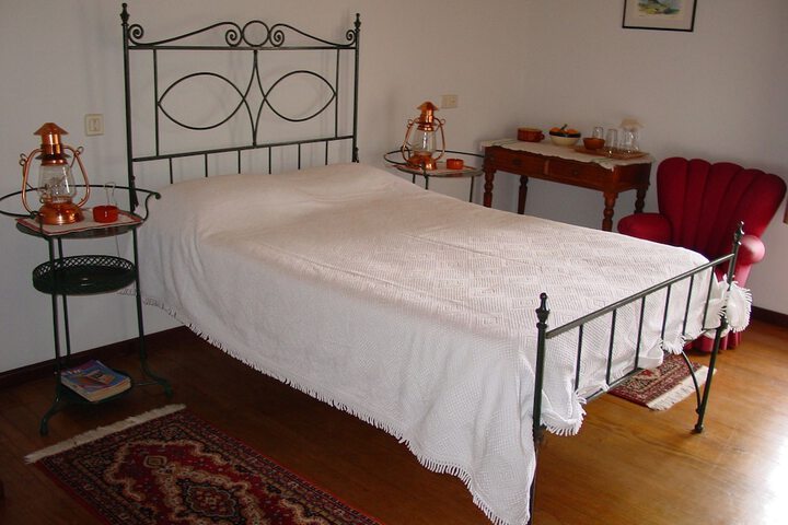 Room 5 of 38