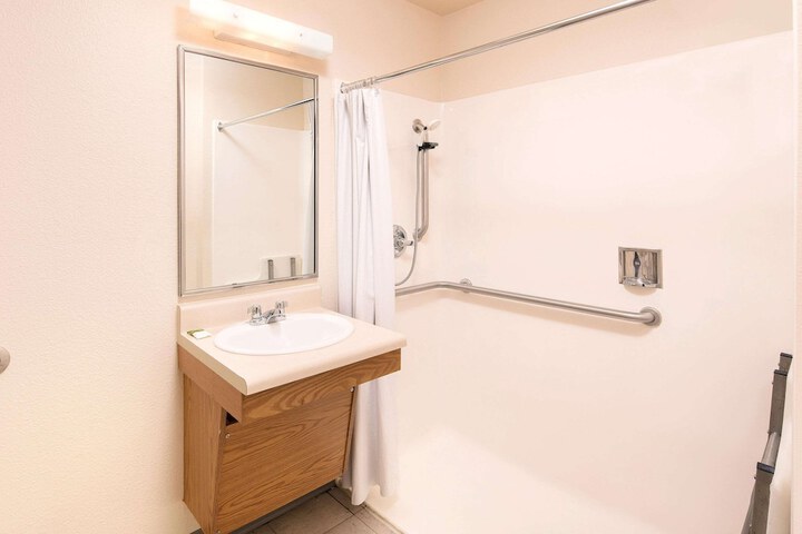 Standard Double Bed (17 of 17)