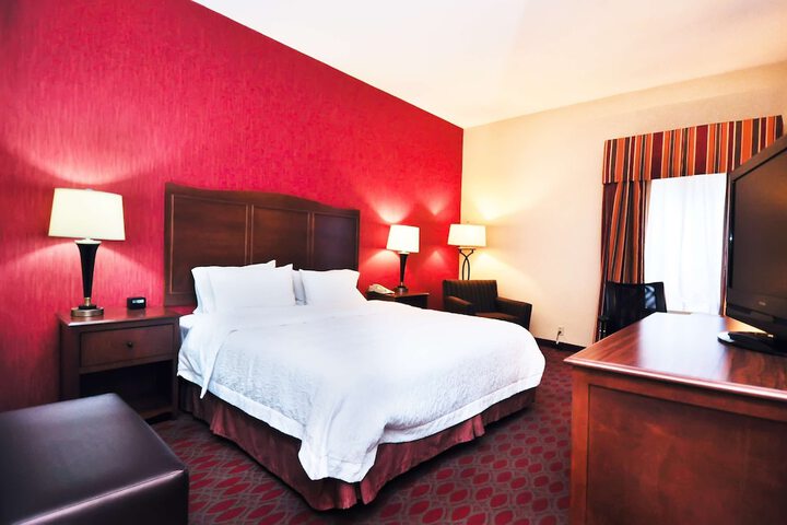1 King Bed (7 of 9)