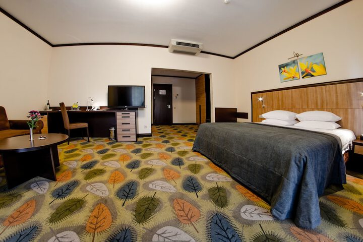 Room 11 of 113