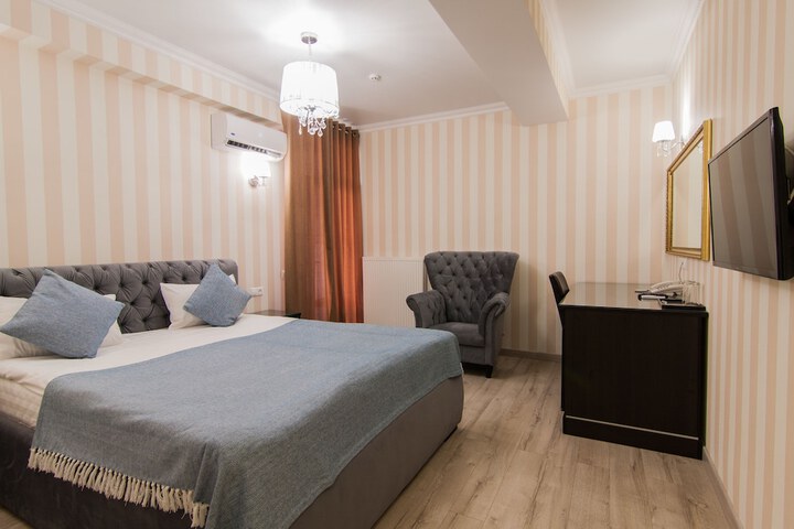 Room 44 of 151
