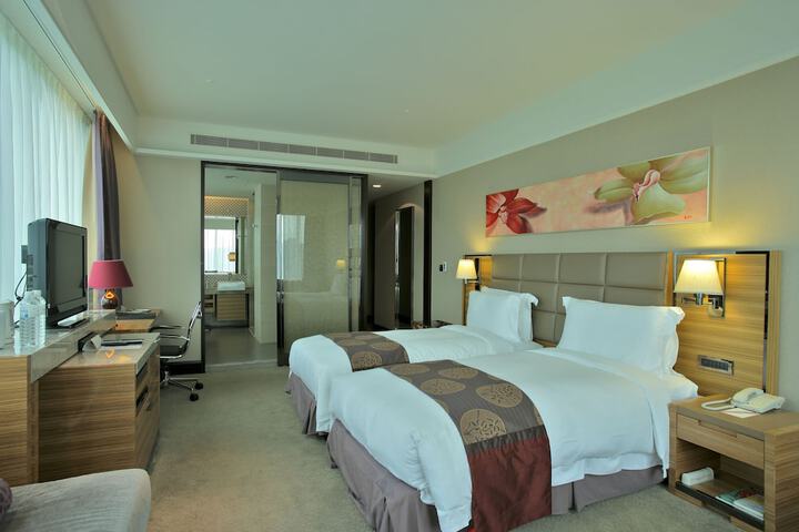 Room 15 of 48