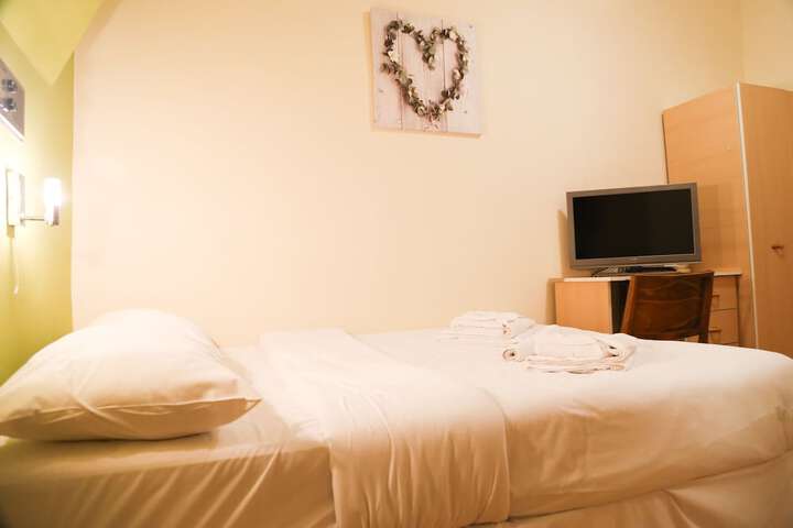 Room 5 of 45