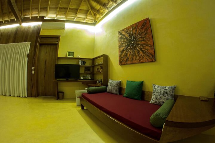 Room 19 of 373