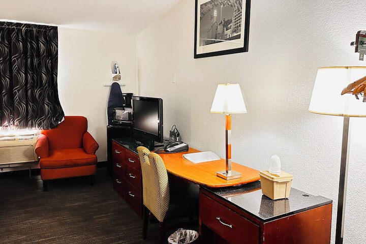 2 Double Beds Accessible (8 of 14)
