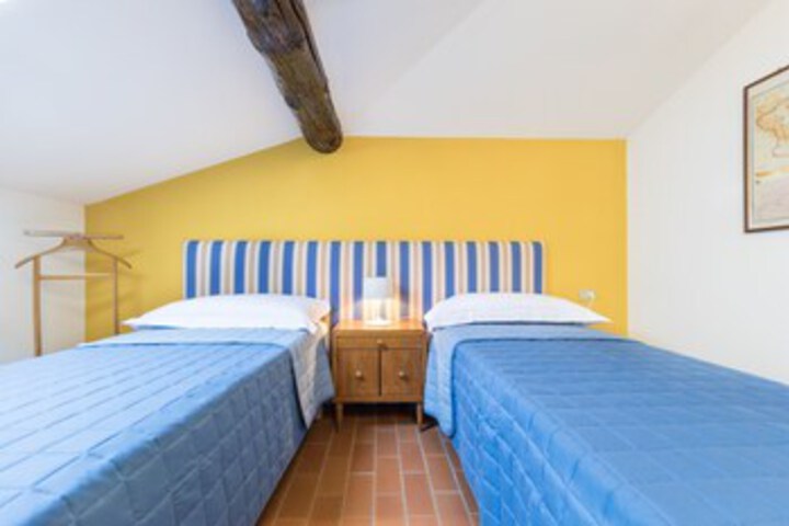 Room 13 of 21