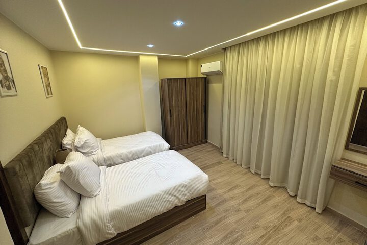 Room 8 of 109