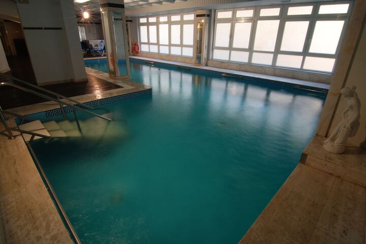 Pool 12 of 18