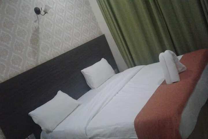 Room 4 of 11