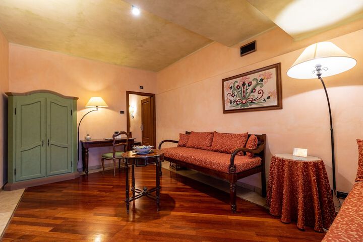 Room 42 of 80