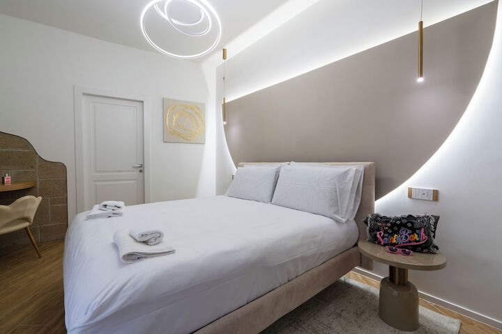 Room 13 of 27