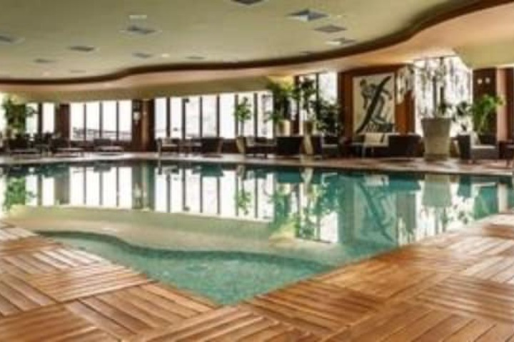 Hotel Pool