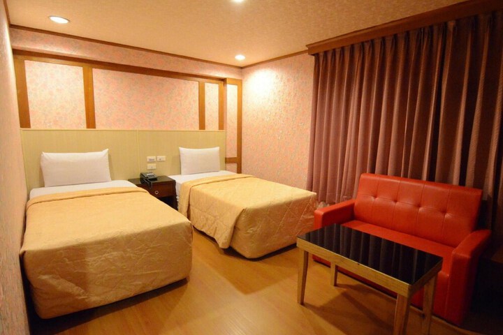 Room 11 of 18