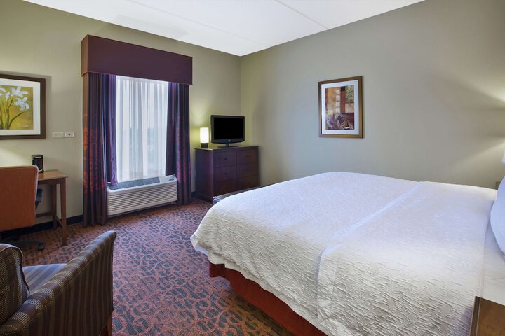 1 King Bed (4 of 19)