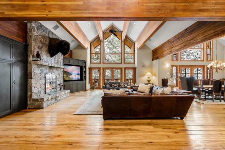 Large Luxury 6 bedroom Family Home in Incline Village, NV