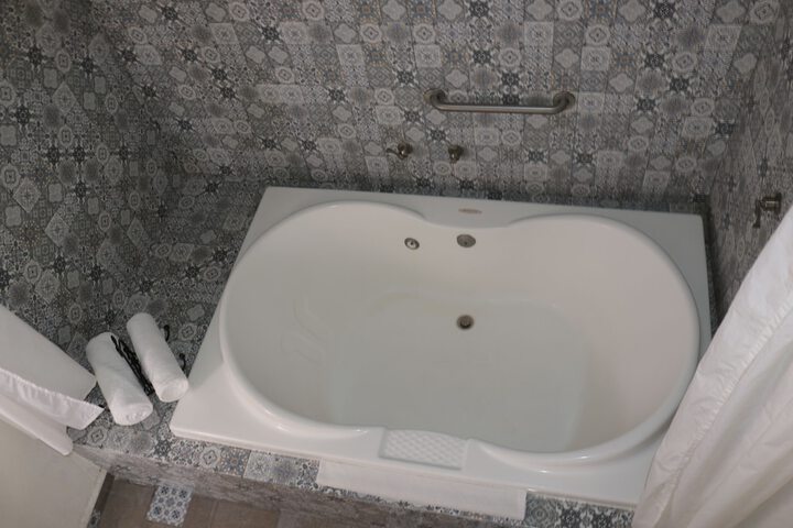 Room 35 of 123