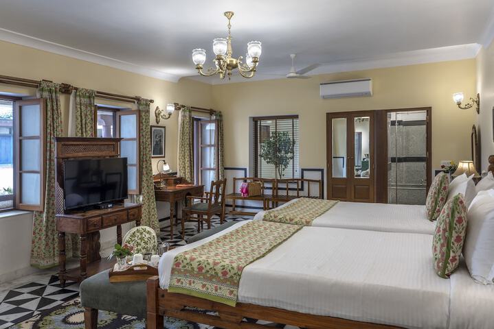 Room 6 of 31