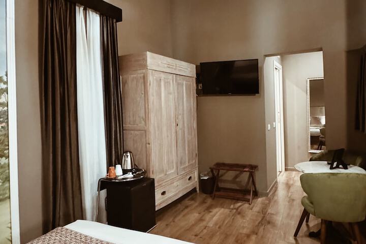 Room 5 of 42