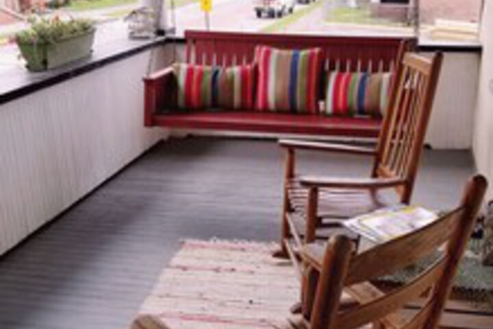 Hatfield McCoy House Inn