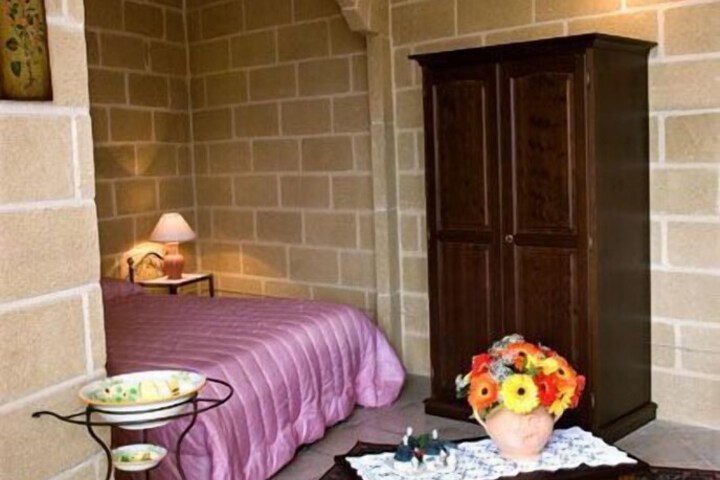 Room 6 of 27