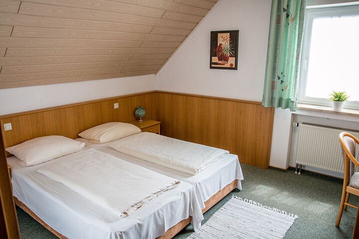 Room 8 of 30