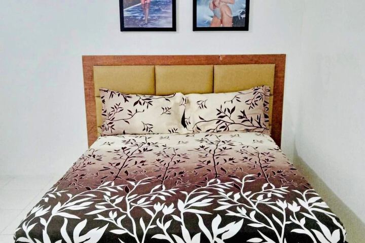 Room 9 of 33