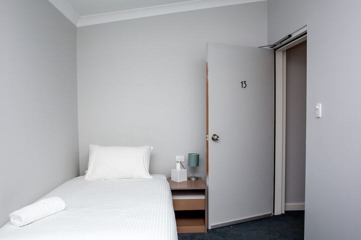 Room 4 of 25