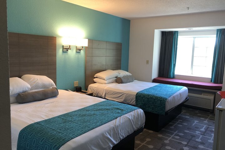 1 Queen Bed (9 of 15)
