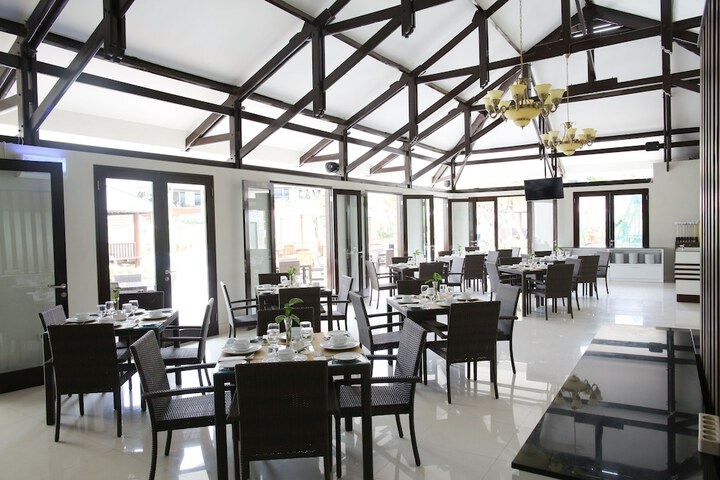 Dining 54 of 74