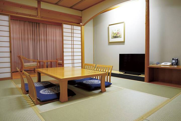 Room 11 of 38