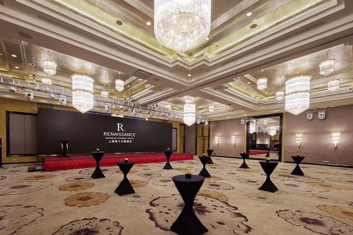 Ballroom/Hall 38 of 51