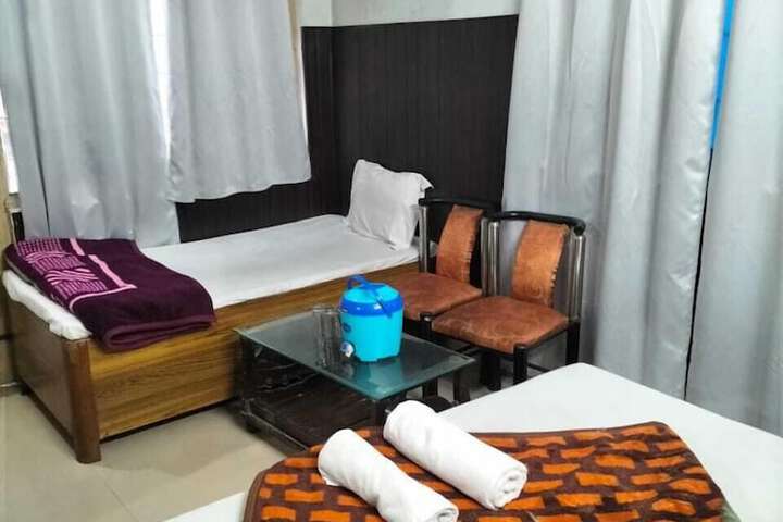Room 4 of 12