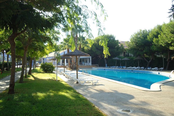 Pools & Facilities