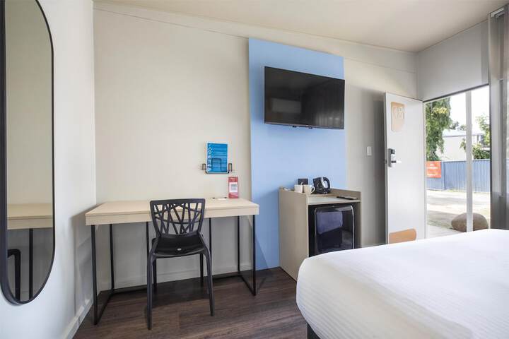 Room 5 of 38