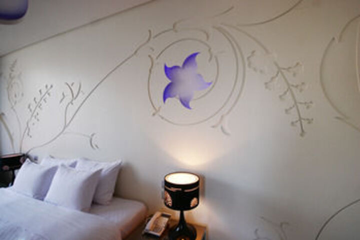 Room 32 of 49