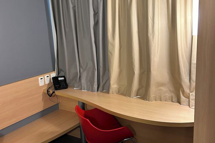 Room 46 of 128