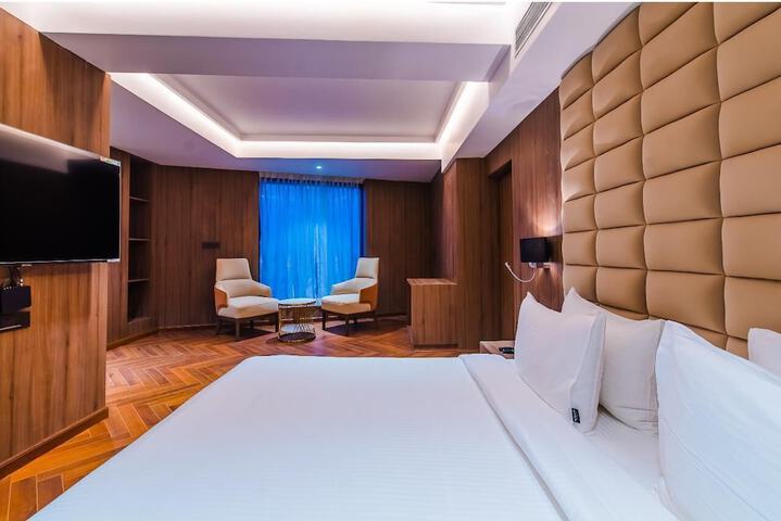Room 7 of 11